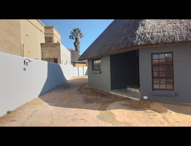 4 BEDROOM HOUSE FOR SALE IN EIKE PARK